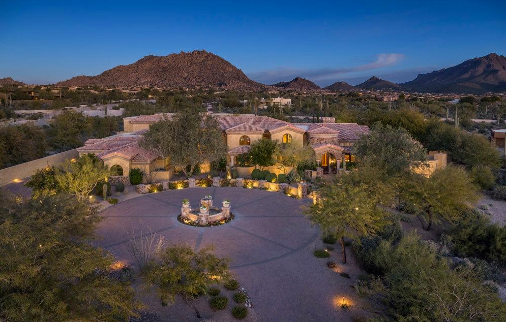 The Pinnacle — Desert Contemporary